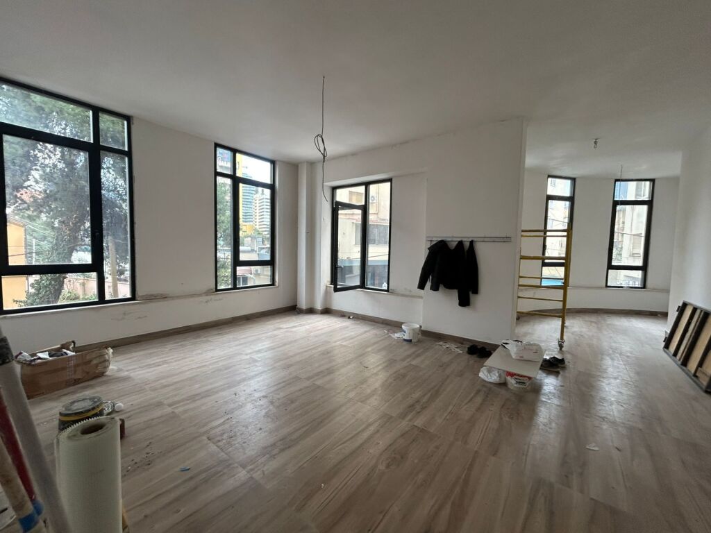 🏢 JEPET AMBIENT BIZNESI ME QIRA  RRUGA MINE PEZA