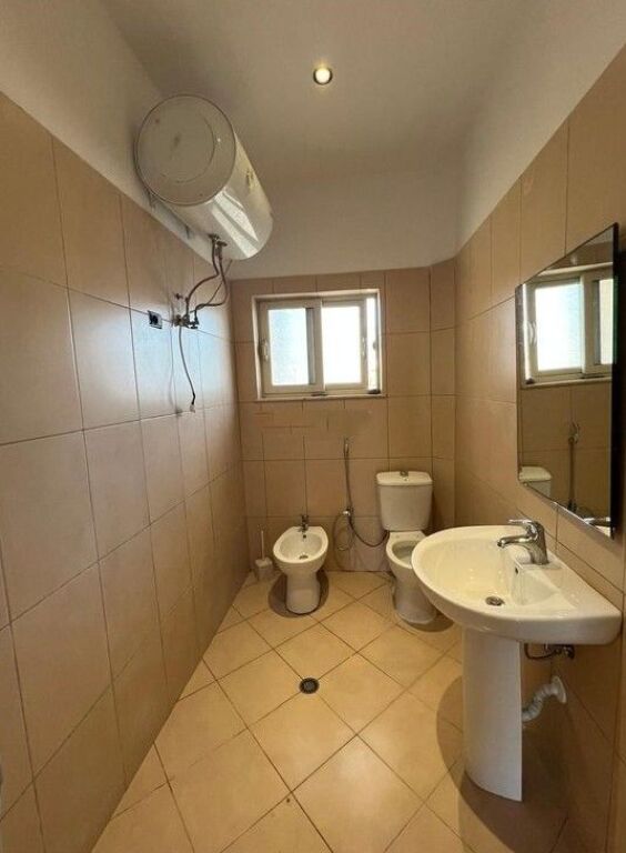 Jepet apartament 2+1 me qira Prane Vilave Amerikane