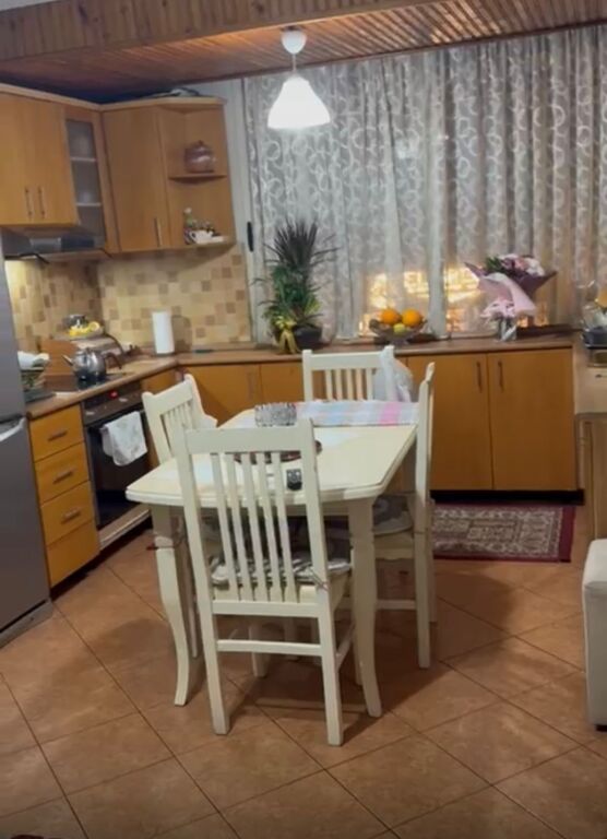 Vendesi in vendita appartamento 2+1 in via Sami Frasheri