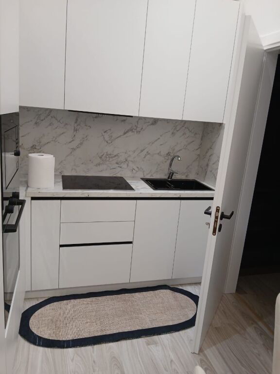 Jepet me qera Apartament 1+1 , Astir prane bar Strasburg 400 mije leke