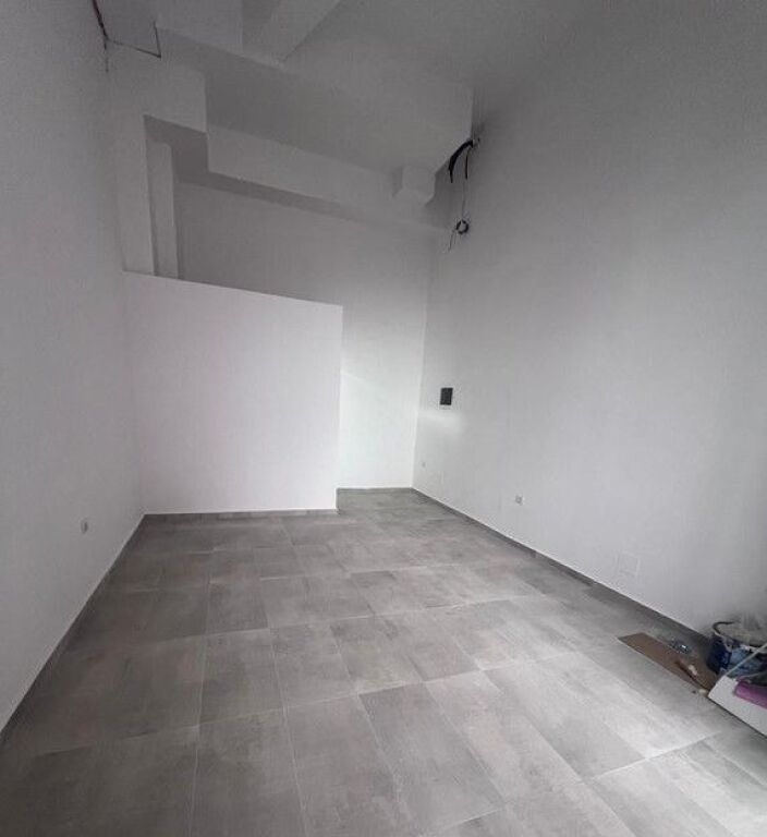 Ambiente 50 m² in Affitto | Diviso in 2 Livelli