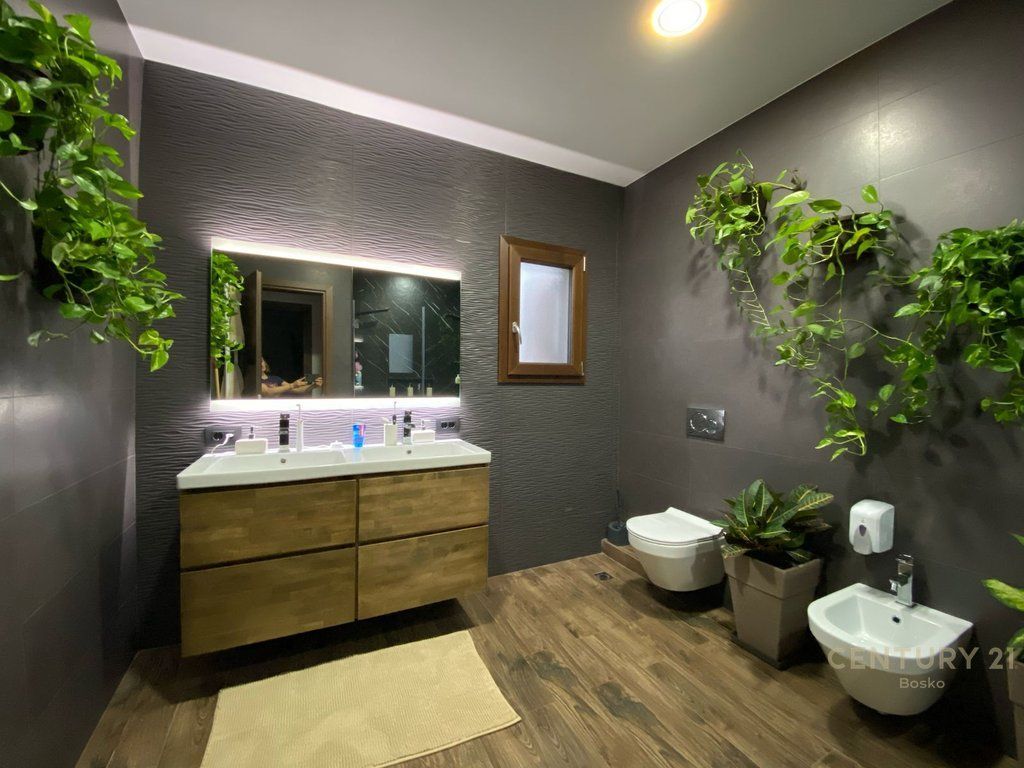 JEPET ME QERA PENTHOUSE NE YZBERISH