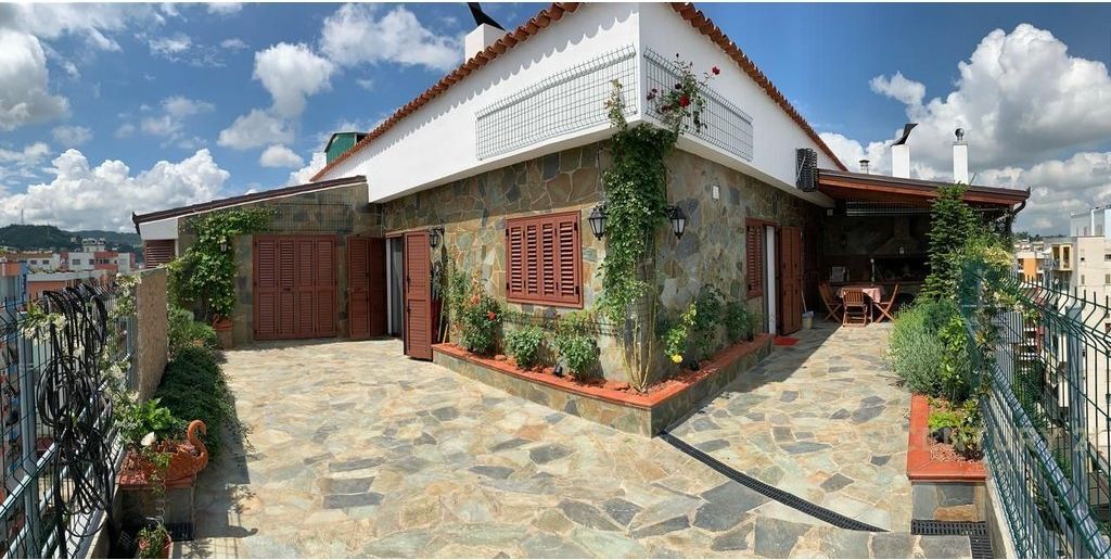 JEPET ME QERA PENTHOUSE NE YZBERISH