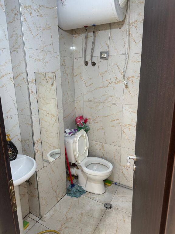 Shop for rent on main street in Yzberisht