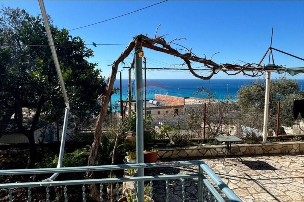 Vilë për Shitje Dhërmi, Rruga Petro Marko