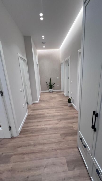 Apartament  luksos per qera 3+1+2+depo ne Selite