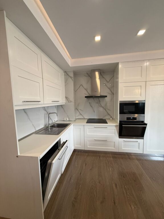 Esclusivo, 21 Dhjetori, Vecchio Parco! Offriamo in affitto un appartamento 2+1+2 presso "Rezidenca Alba"!