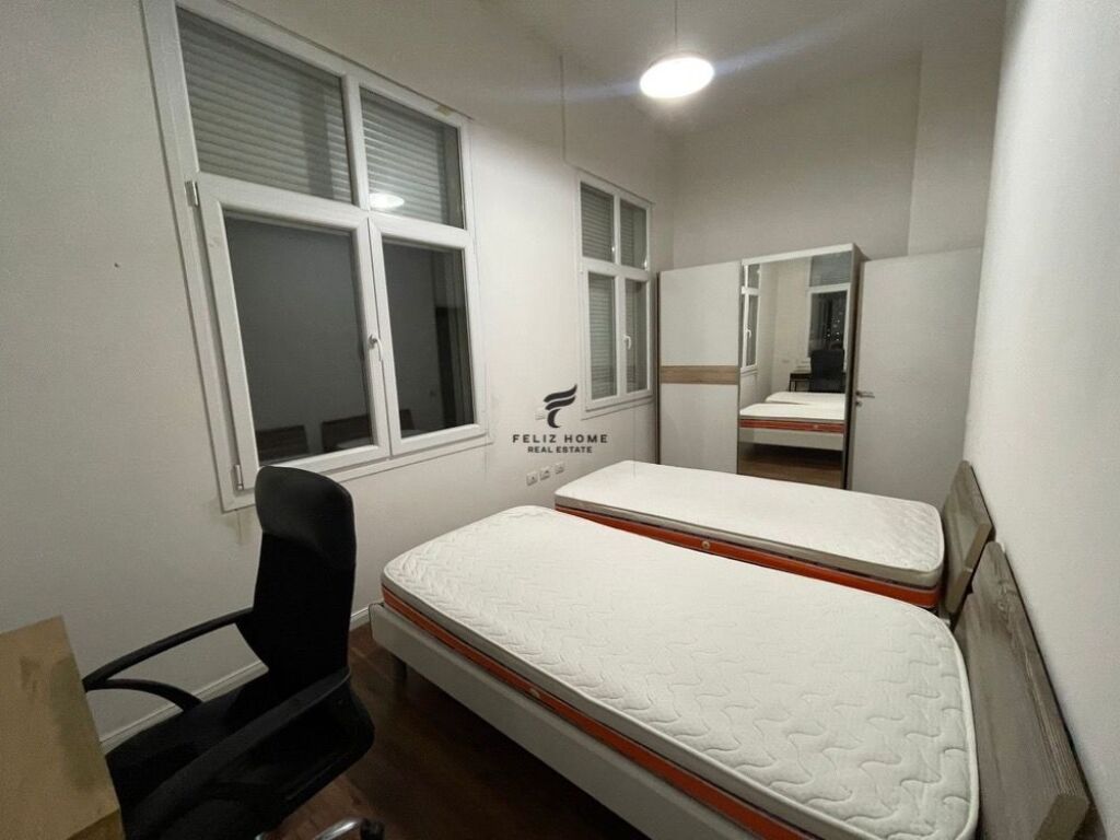 APARTAMENT ME QERA 2+1 ZOGU I ZI 900 EURO