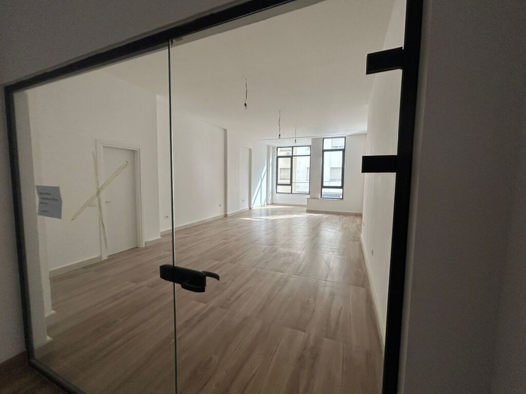 🏢 JEPET AMBIENT BIZNESI ME QIRA  RRUGA MINE PEZA