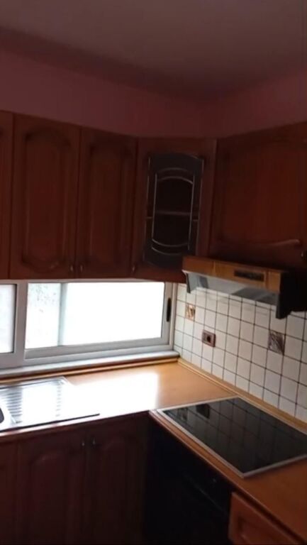 Jepet me qera Apartamenti 2+1 , Xhamlliku prane Rosman Lala ( rruga Qemal Stafa) 600 mije leke