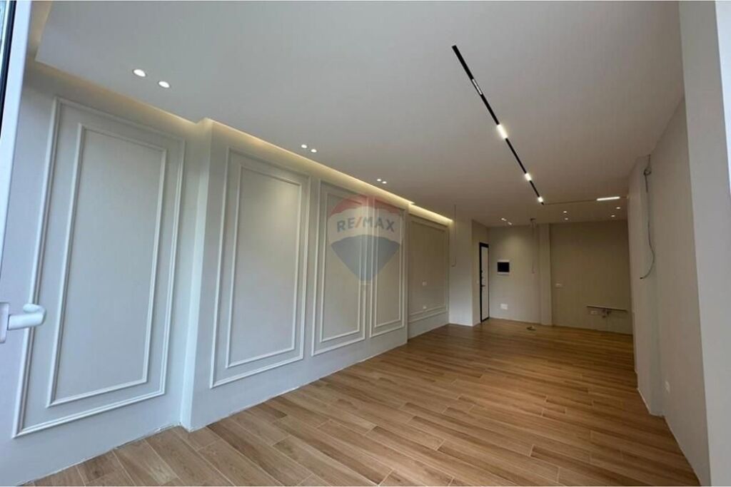 Apartament  2+1+2 + Parkim- Për Shitje - Komuna e Parisit, Tiranë