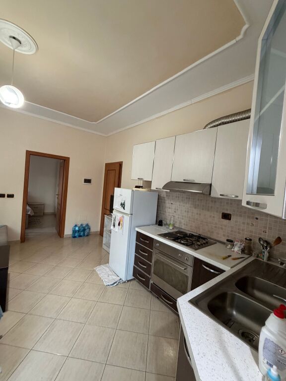 Shitet apartament me super okazion në zonën e Golemi për vetëm 1000€/m².