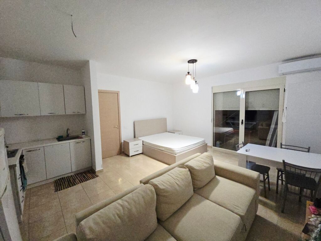 Jepet me Qera Garsonere ne Rotondo Plepa Durres