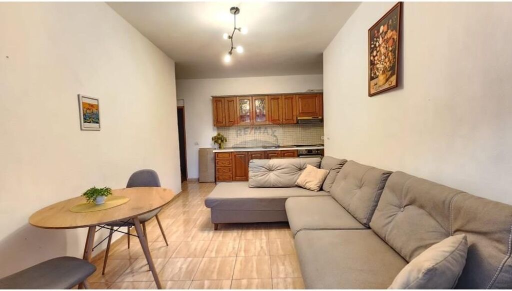 Apartament 1+1 per qira ne Astir.