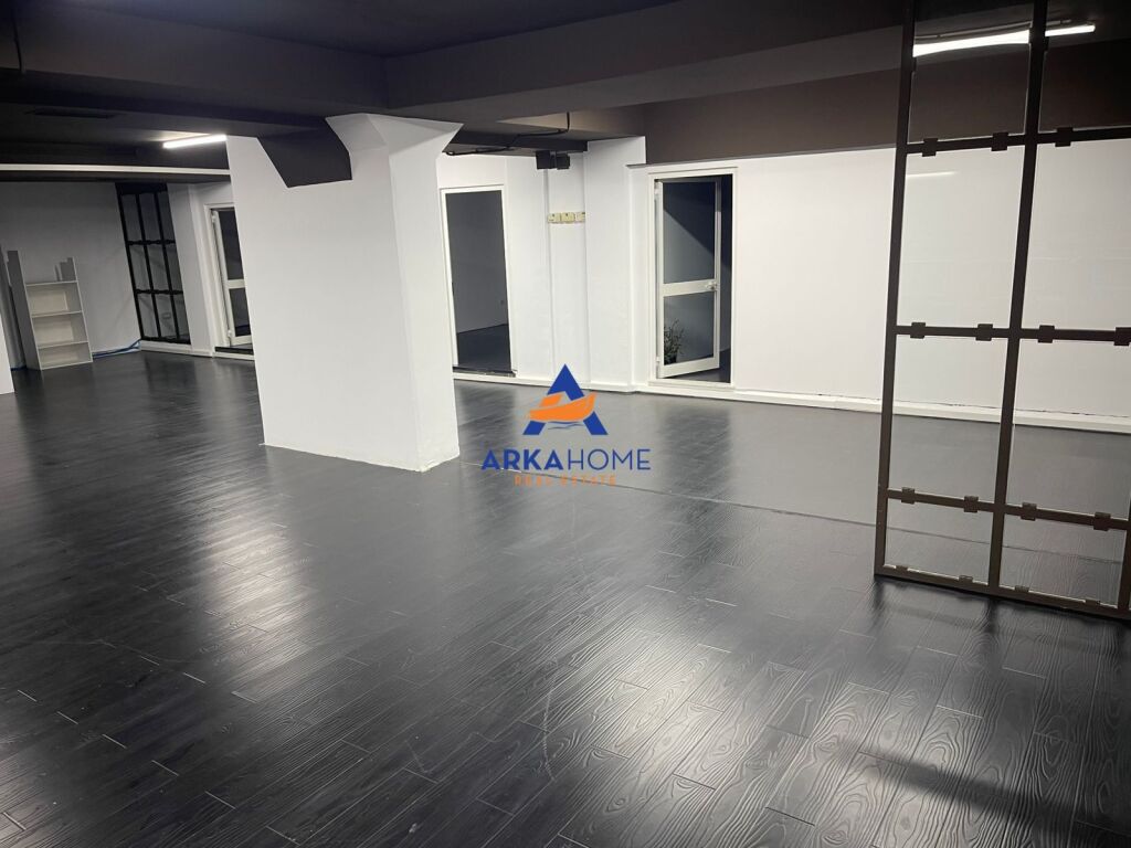 JEPET ME QERA AMBIENT BIZNESI 350M2 "TE SHESHI WILLSON" 4000 EURO