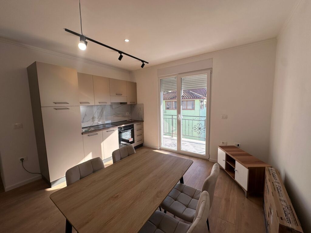 Appartamento 1+1+Parcheggio in affitto a Shkoze.