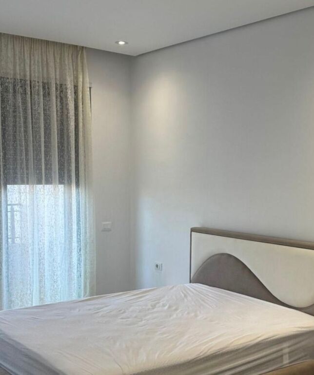 Jepet 1+1 me qera tek liqeni i thate