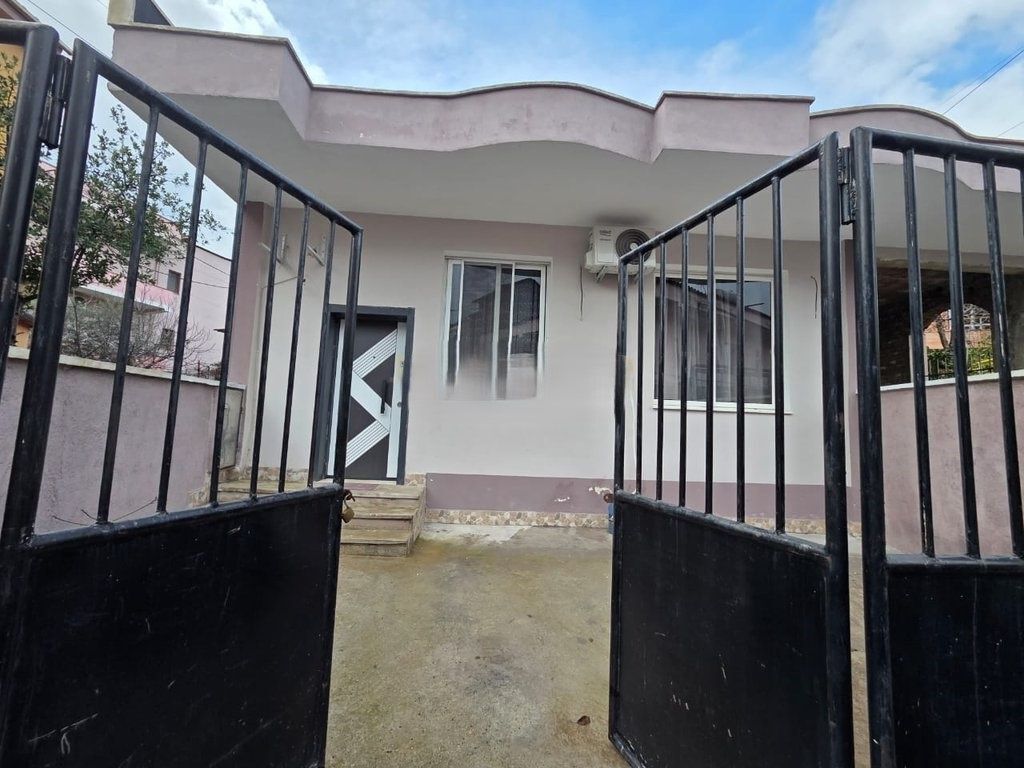 PRIVATE HOUSE 2+1 FOR RENT IN KOMBINAT!