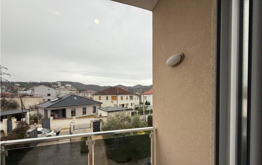 Super Villa in Affitto – Con Giardino Verde e Parcheggio per 2 Auto