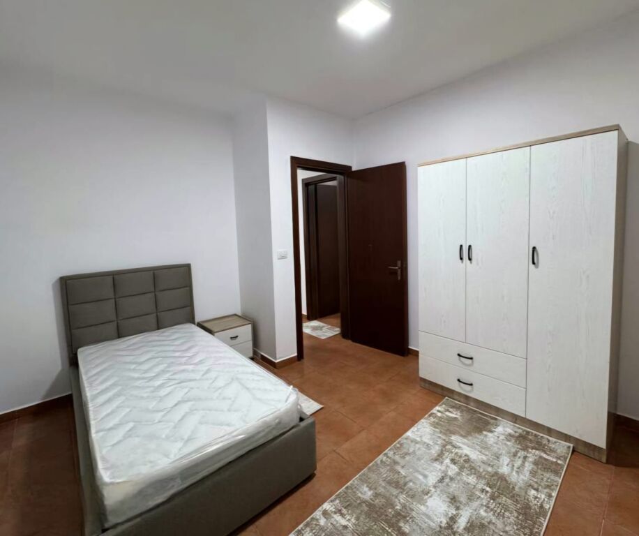 Apartament 2+1 per qera , Xhamia e Tabakeve!