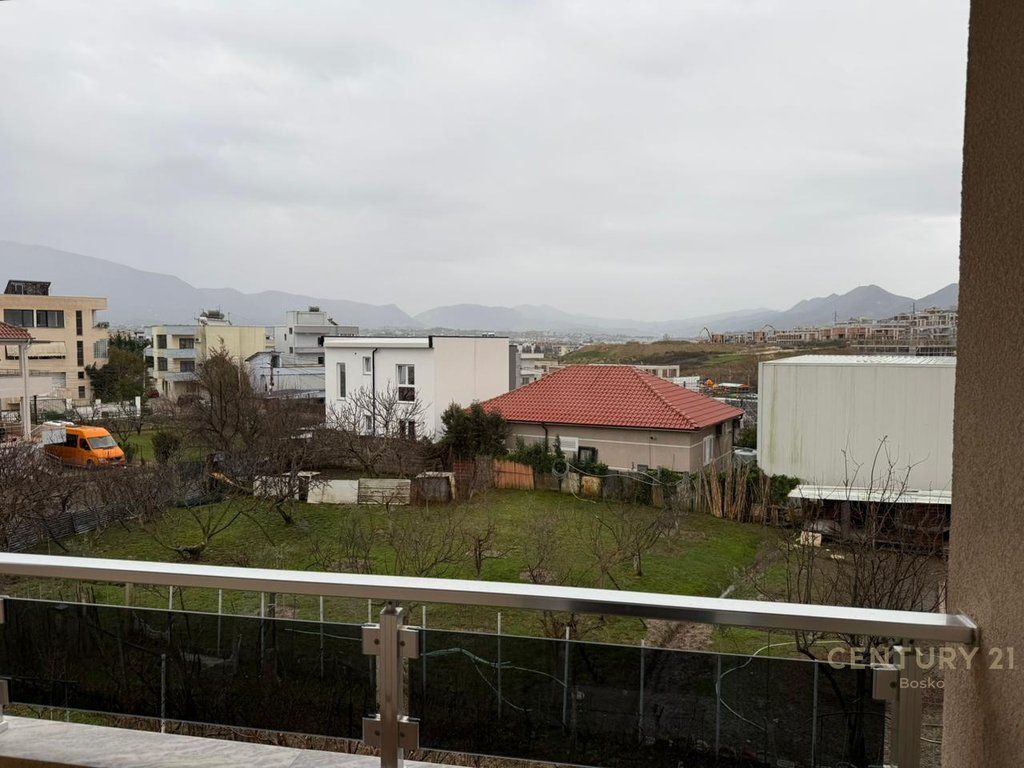 JEPET ME QERA SUPER VILE ME KOPSHT DHE PARKIM PER 2 MAKINA