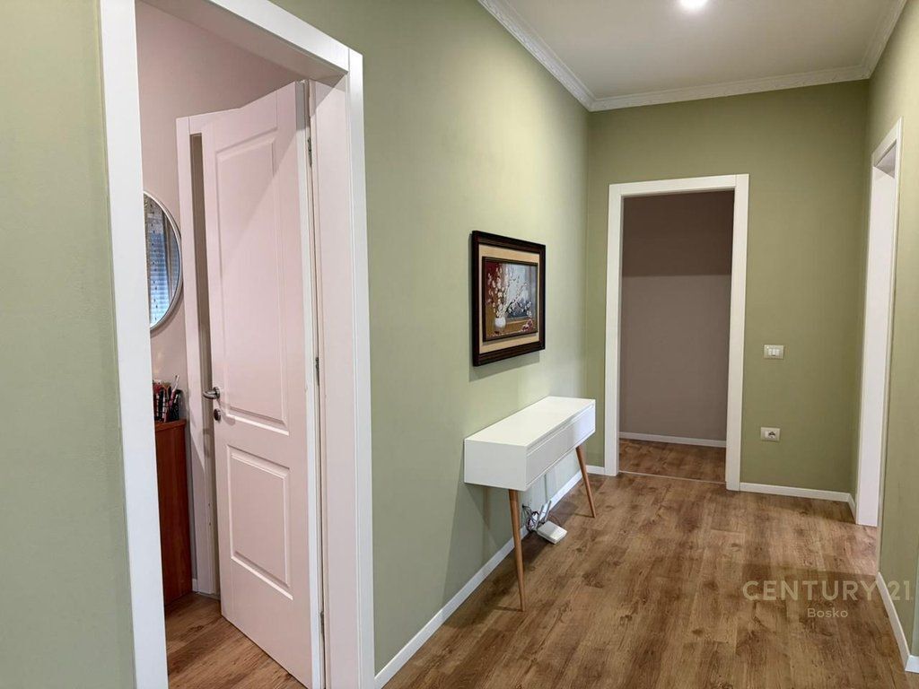 JEPET ME QERA SUPER VILE ME KOPSHT DHE PARKIM PER 2 MAKINA