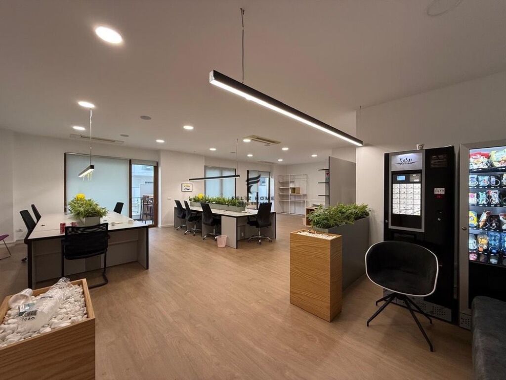 ZYRE ME QERA 180 M2 DELIORGJI 250.000 LEKE