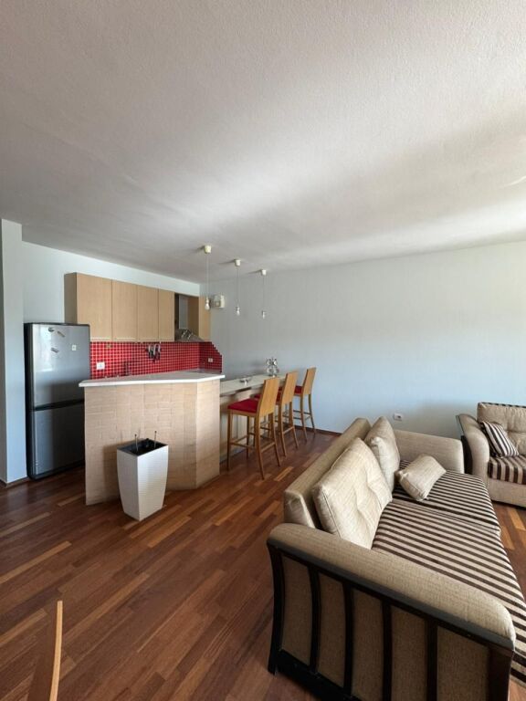 appartamento in affitto 2+1+2 a Globe in via Kavaja