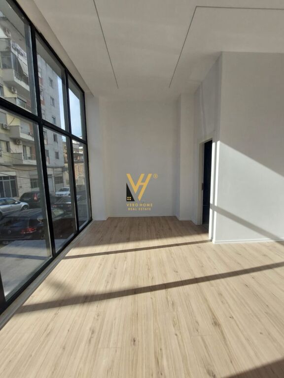 JEPET DYQAN 35 M2 ME QERA TE MINE PEZA 105.000 LEKE