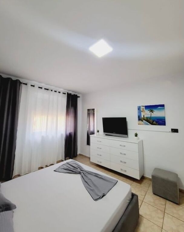 Shkolla e kuqe-Apartament 1+1 me qera