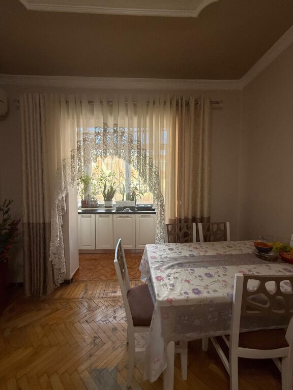 🏠Shitet Apartament 2+1 📍Myslym Shyr  🏢Kati i 4, pa ashensor 📐Sip. 72m2 💶 Çmimi : 210.000€, Dokumentacion i rregullt hipotekor