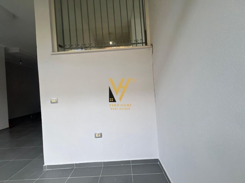 AFFITTASI NEGOZIO 50 M2 A BUNKART 400 EURO