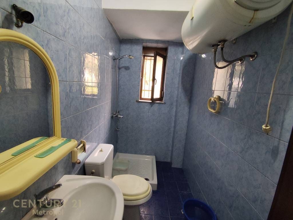 AMBJENT PER QIRA 950 € /Muaj