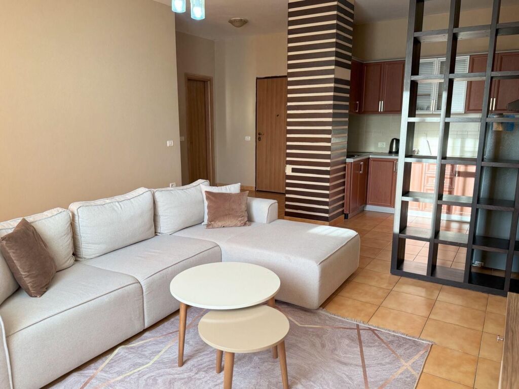 Apartament 1+1 per qira tek rruga e Barrikadave!