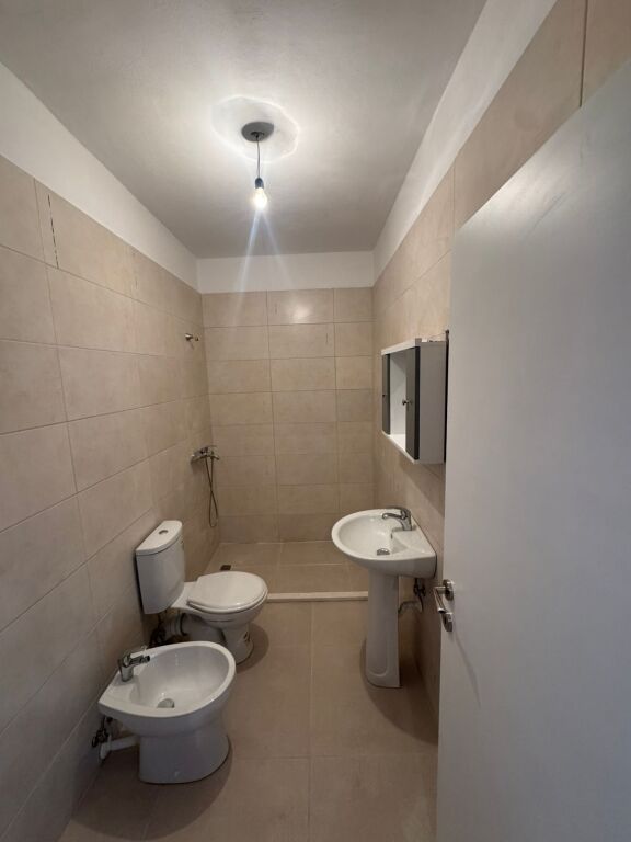 Affittasi appartamento 2+1, vicino ai Vigili del Fuoco - Durazzo 300€