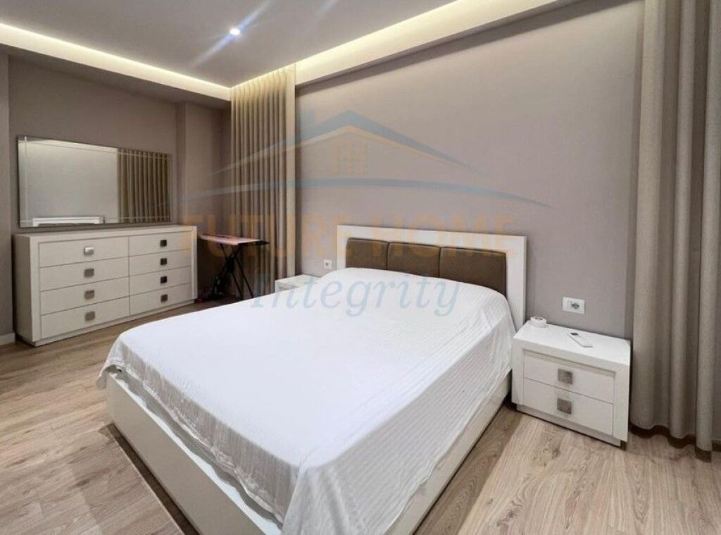 Qera, Apartament 3+1+2+2 Poste parkimi, Shkolla e Kuqe