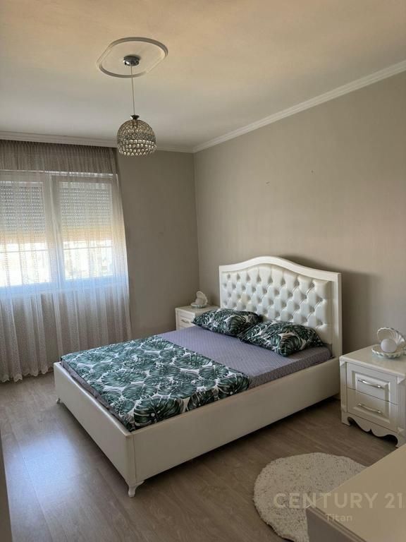 Shitet Apartament 2+1+2 tek Oxhaku
