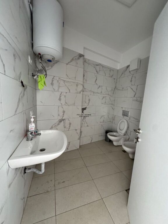 OFFICE FOR RENT 85 M2 PARIS COMMUNE 700 EURO