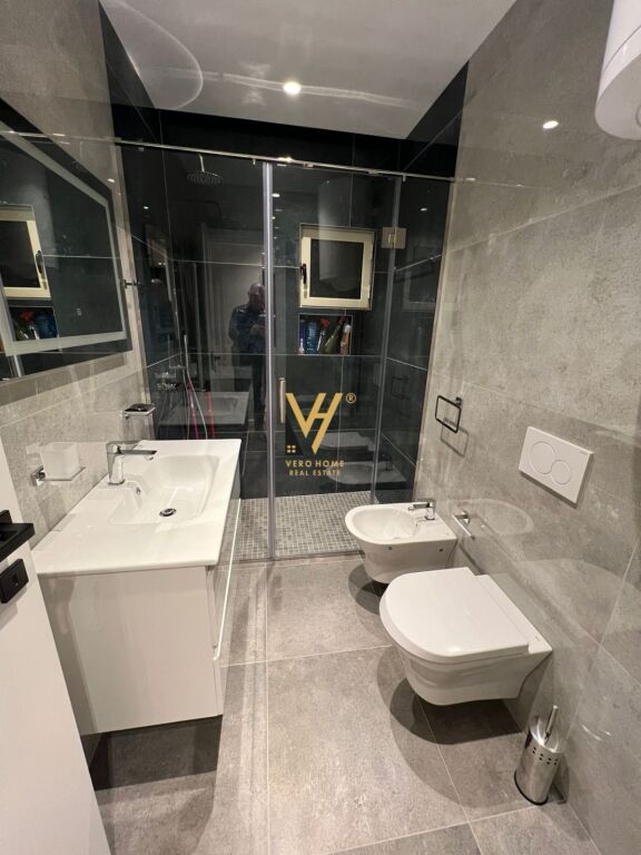 JEPET APARTAMENT 2+1 ME QERA TE ISH FUSHA E AVIACIONIT 700 EURO