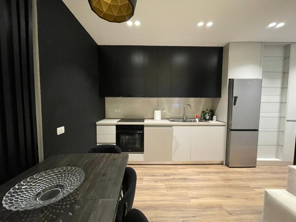 Apartament 2+1 per qira tek Ish-Fusha e Aviacionit.