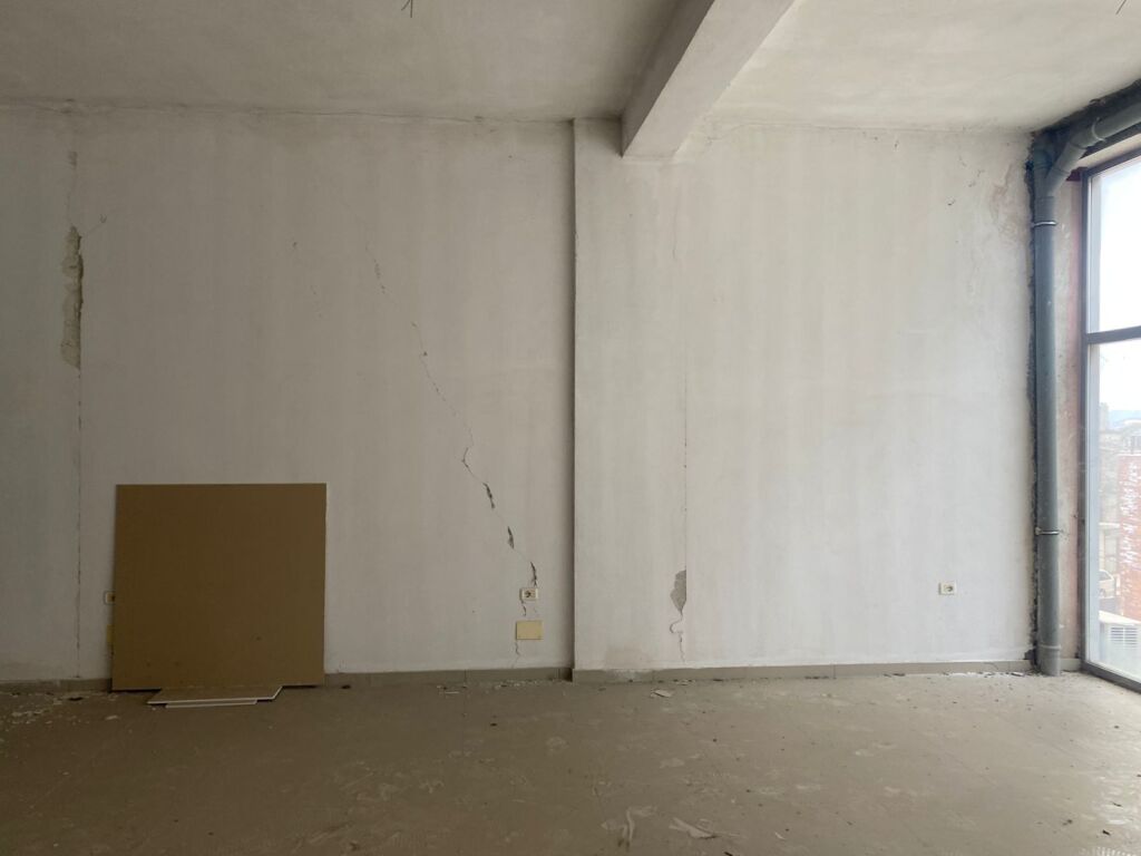 Shitet, Ambient, Paskuqan, Tirane Empire64735