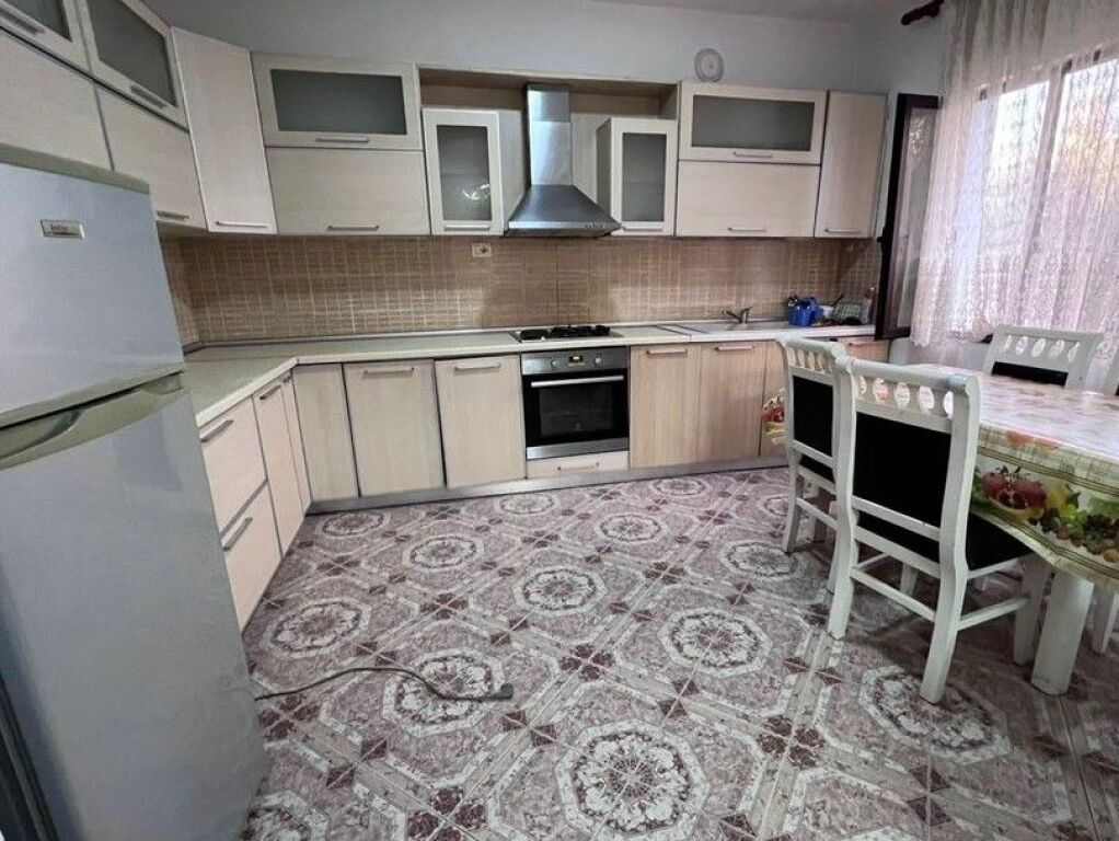 Qera, Apartament 2+1, Ish Parku i Autobuzave , Tirane.