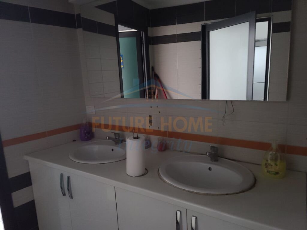 Qera, Ambient Biznesi, Komuna e Parisit, Tiranë..