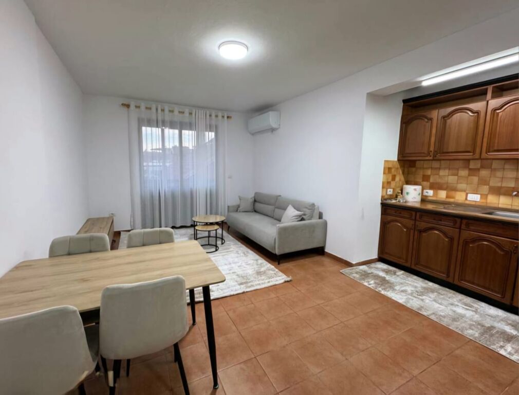 Apartament 2+1 per qera , Xhamia e Tabakeve!