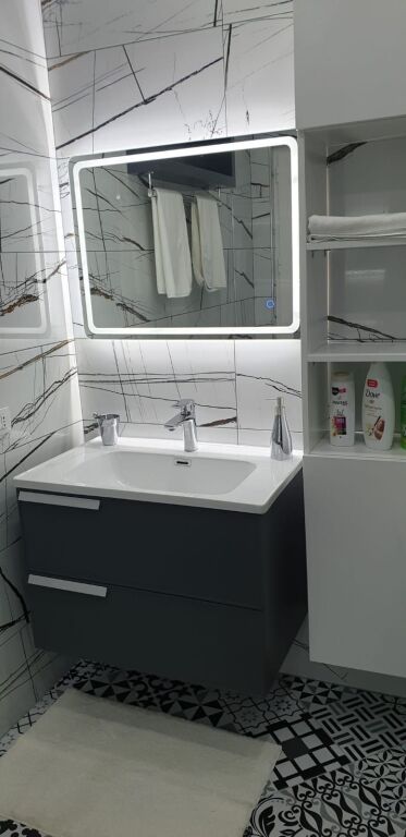 📣 QERA Apartament 1+1 📍 Midis Bulevardit Te Ri Dhe 5-Majit 🛣️ Rruga "Besa" ✨ 💶 Cmimi 45.000 Leke/Muaj