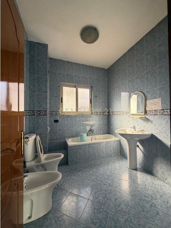 ISH BLLOKU, OFFICE FOR RENT (4+2 TOILETS + 2 BALCONIES) 1,500 € /Month