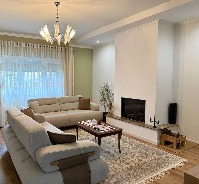 Super Villa in Affitto – Con Giardino Verde e Parcheggio per 2 Auto