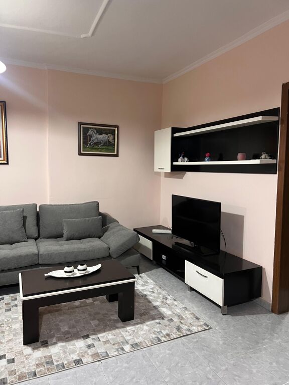 Jepet Me Qera Apartament 2+1+2 Ballkone