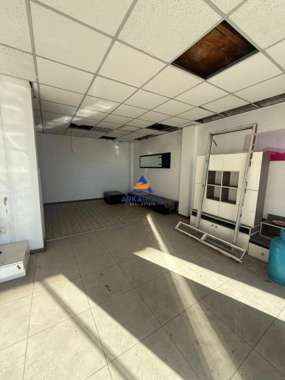 RENTAL SPACE GIVEN 750M2 "AT AMERICAN HOSPITAL 3" 375000 LEKE