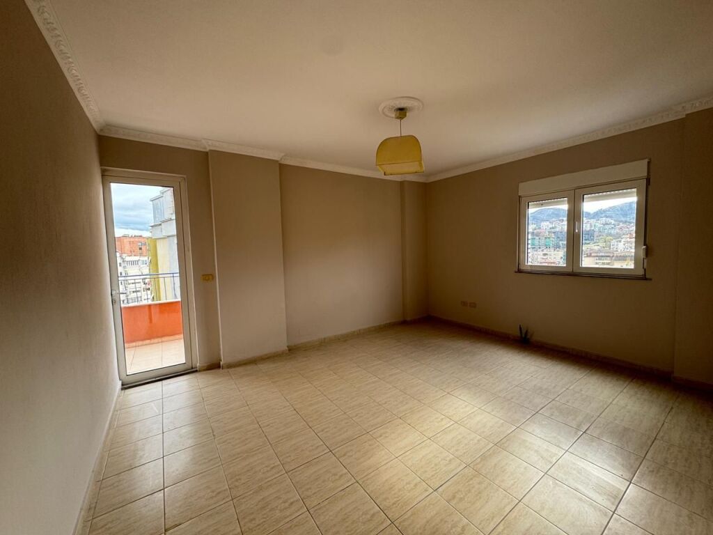 * 2+1 a -Komuna e Parisit*